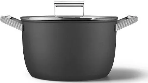 Кастрюля SMEG CKFC2611BLM с двумя ручками и крышкой 26 см, черная фото в интернет-магазине «Mebelex»